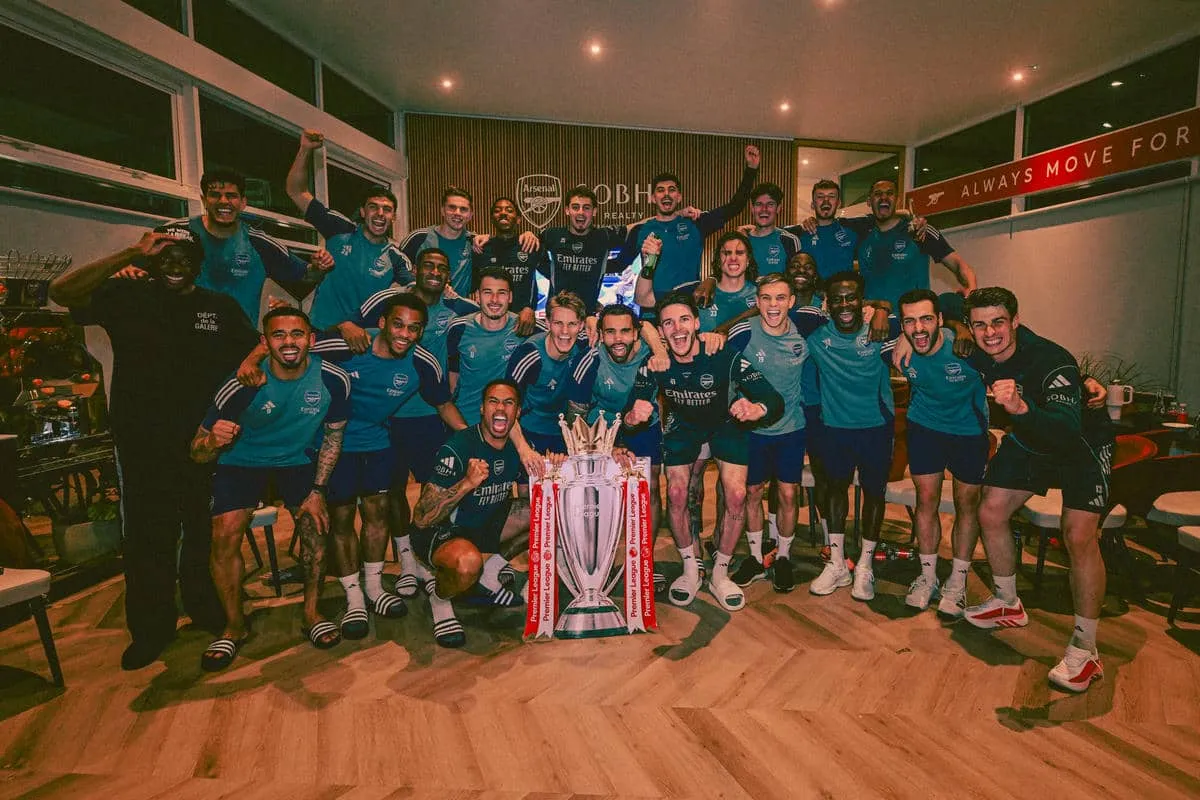 Arsenali shpallet kampion i Premier Ligës për herë të parë pas 22 vitesh