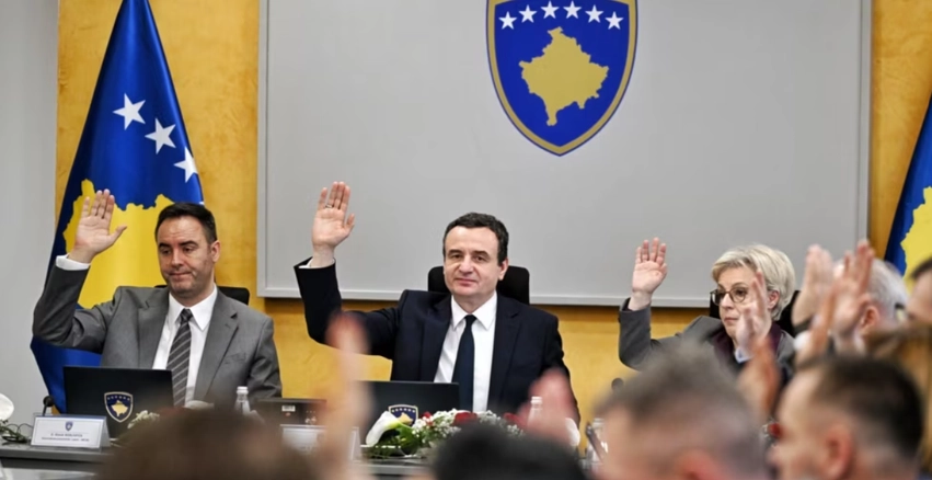 Në prag të zgjedhjeve, Qeveria në detyrë e Kosovës ndan nga 100 euro për disa kategori! Opozita: Kurti po përdor çdo mjet që të qëndrojë në pushtet