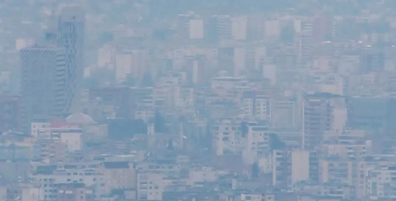 Boll komentuat IBAR-in, mijëra qytetarëve u helmohet shëndeti nga ajri i qelbur!