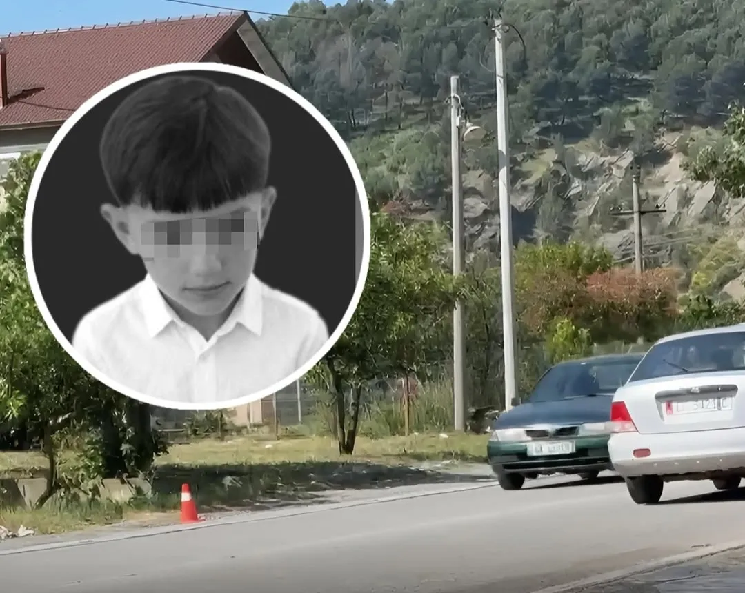 Shkolla e 7-vjeçarit rrëqeth me mesazhin pas aksidentit në Elbasan: Në korridor mungojnë hapat e vegjël që s’do t’i dëgjojmë më