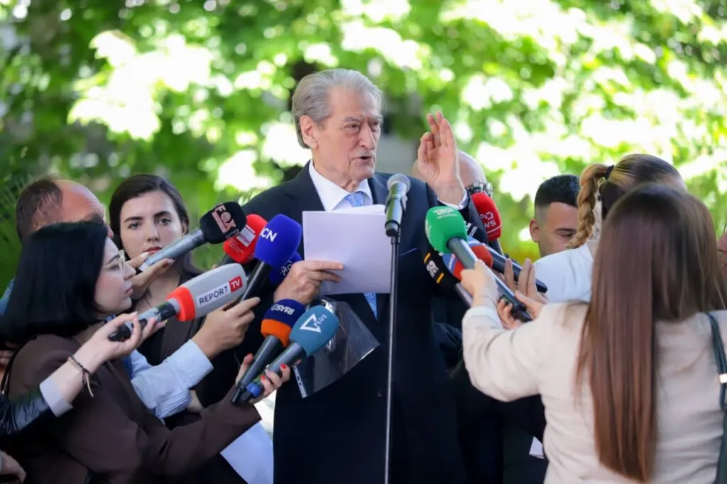 Berisha publikon dokumentin: Rama e legalizoi vilën trekatëshe pa leje të Dumanit