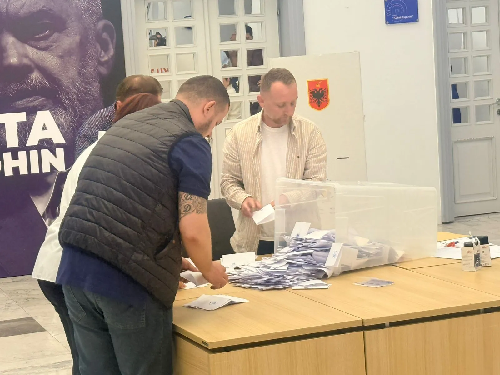 Mbyllet votimi në PD, nis numërimi i votave