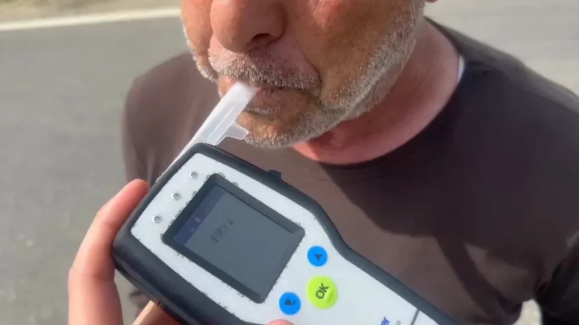 13 fëmijë në rrezik në Belsh, 53-vjeçari drejton furgonin në gjendje të dehur (EMRI)