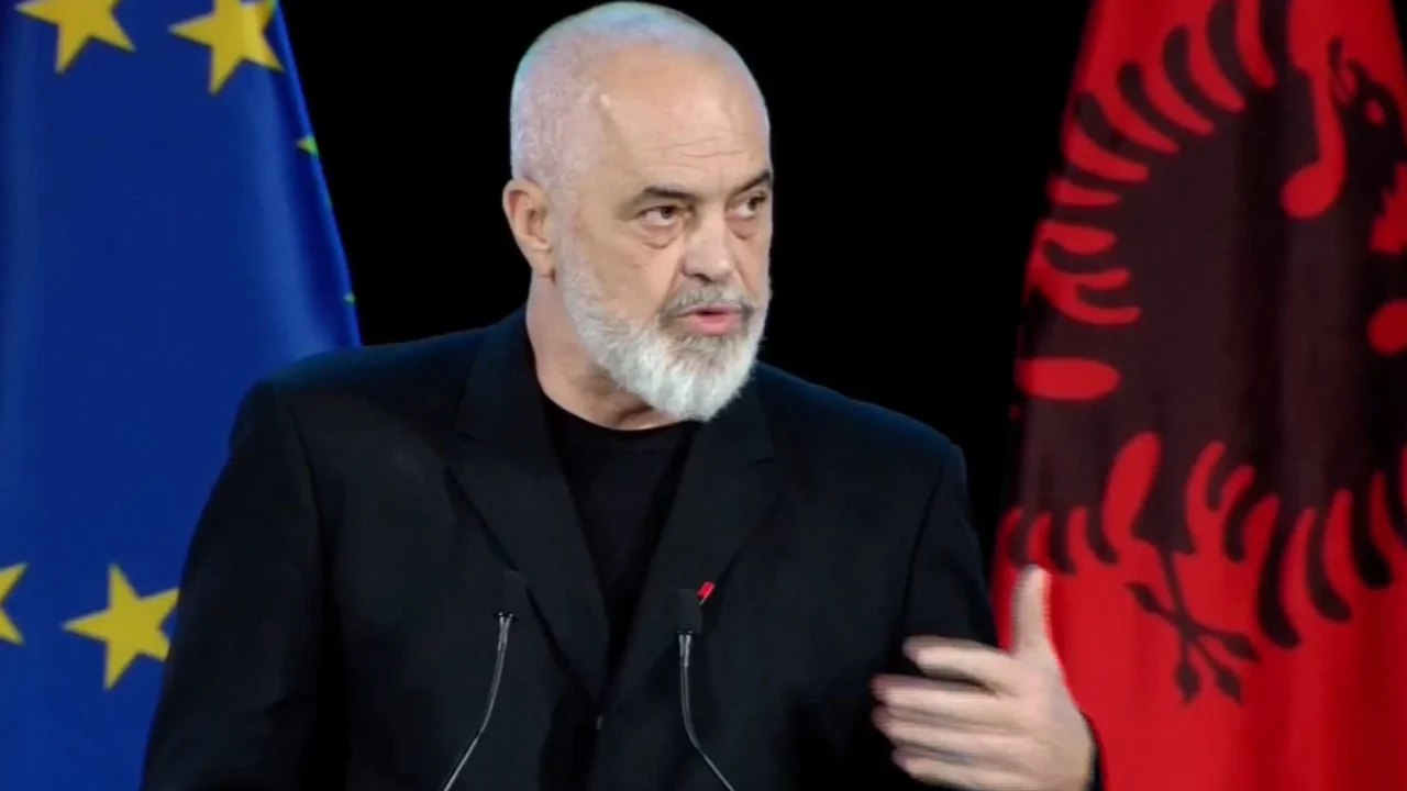 Deklaratat e Berishës për Prokurimet Publike, reagon Rama: Hedh budallai një gurë në lumë dhe të vegjlit bëjnë si të mençur për ta nxjerrë