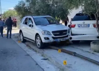 Tragjedi në Durrës/ Dy fëmijë të mitur përplasen për vdekje nga makina, një tjetër në gjendje të rëndë