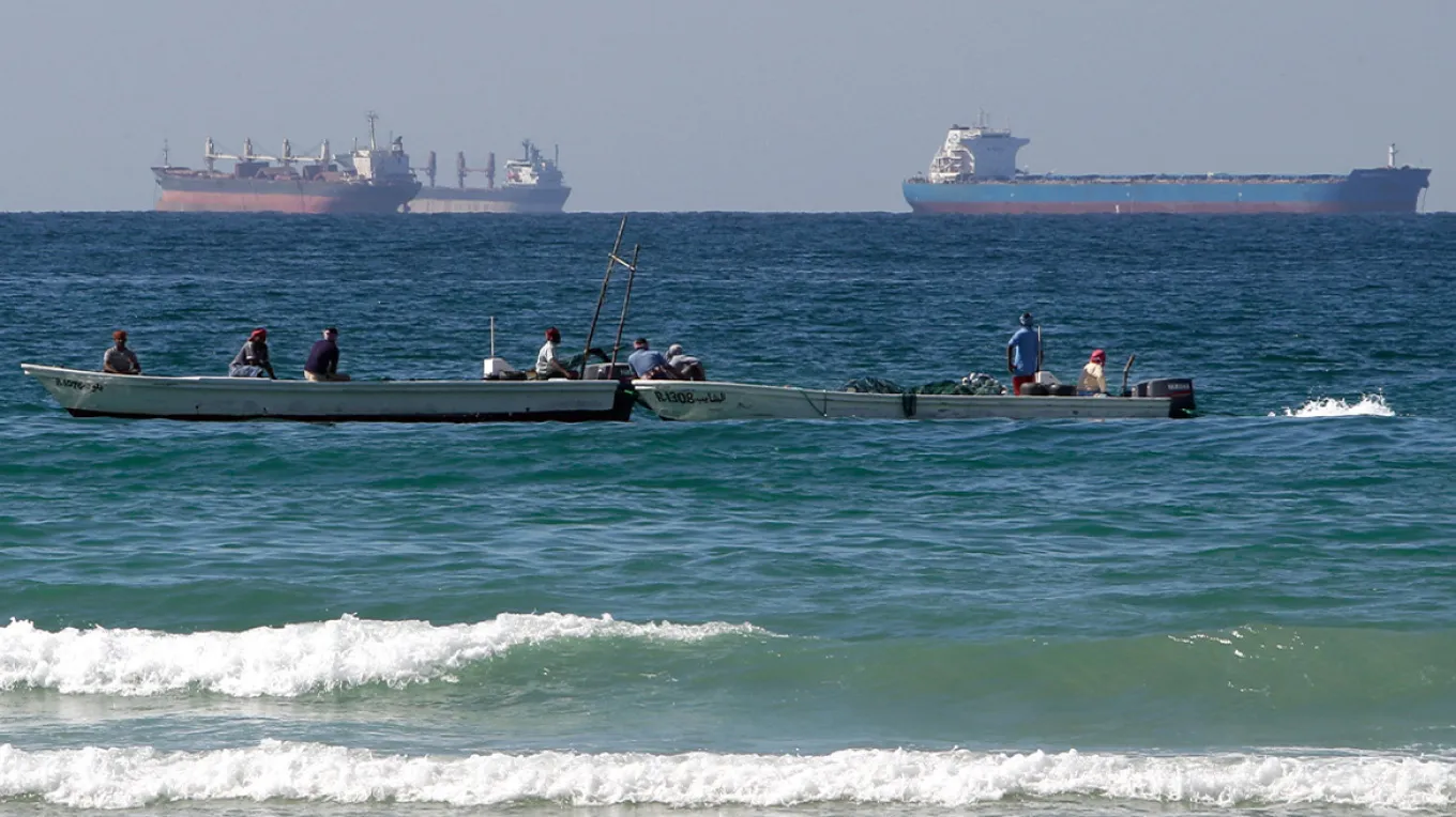Përshkallëzohen tensionet në Hormuz, SHBA dhe Irani shkëmbejnë zjarr