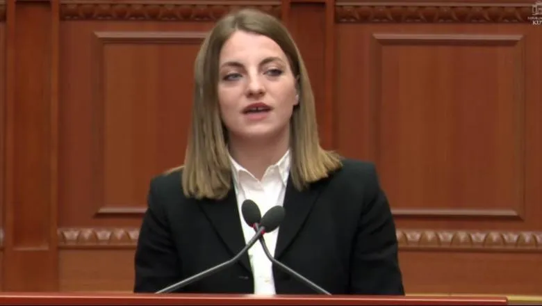 Marjana Koçeku u largua nga PS, socialistët rebelohen: Dorëzo mandatin, në Kuvend u fute nga lista e mbyllur