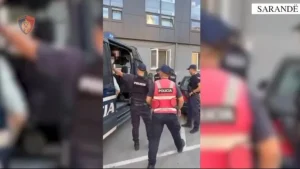 EMRAT/ Grabisnin makina dhe banesa në Sarandë, goditet grupi i hajdutëve, 4 në pranga e 1 në kërkim