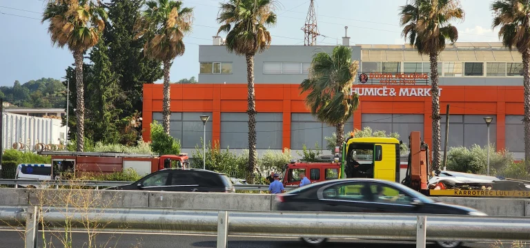 Policia korrigjon bilancin e aksidentit në autostradën Durrës–Tiranë, një viktimë dhe 12 të plagosur