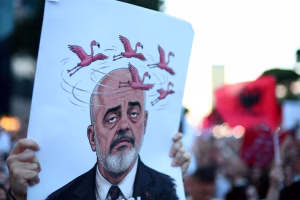 “Revolucioni i flamingove” kundër resortit të Trump: Brenda protestave ant-Kushner në Shqipëri