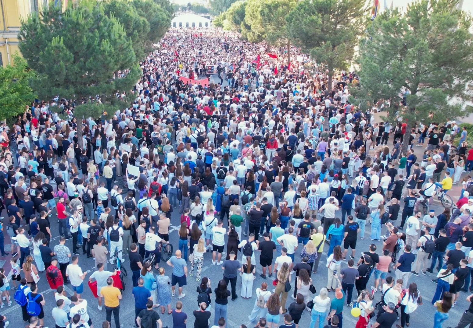 Protesta e tretë për Zvërnecin, qytetarët rikthehen sot para Kryeministrisë