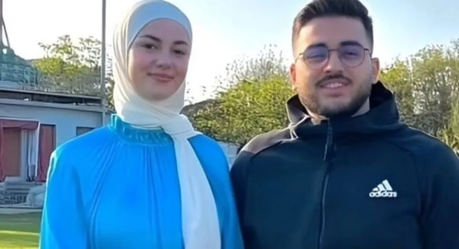 Hati harron Jasharin, tiktok-erja fotografohet me partnerin e ri