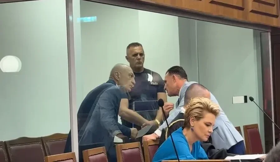 “Boll se nuk duroj më! Mos u merr me llafe grash”, sherr mes Kryemadhit dhe Metës në gjykatë