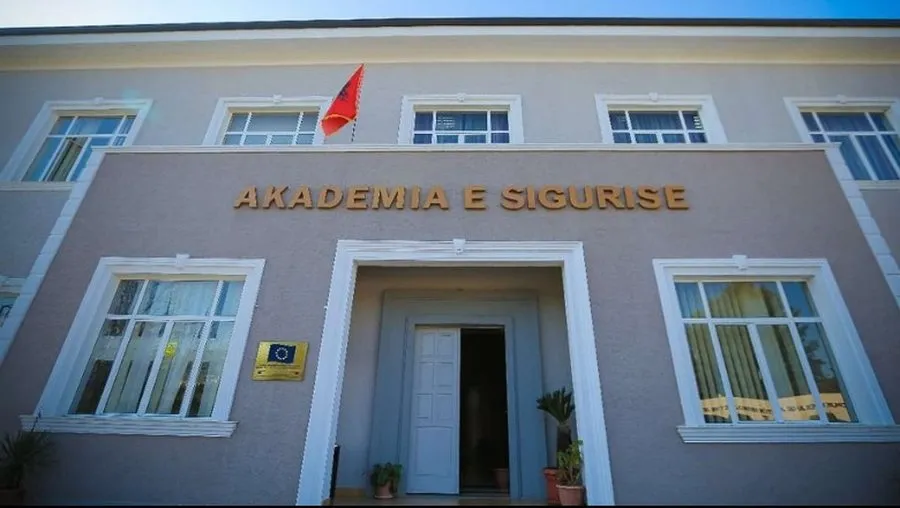 Kompania “Sori.al” helmon sërish studentët e Akademisë së Sigurisë, Policia: 60 veta në spital