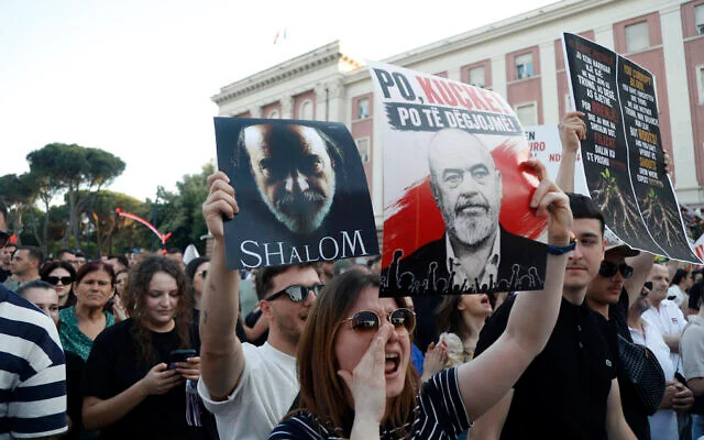 The New York Times: Protesta kundër resortit luksoz të Kushner në Shqipëri, vendi më i varfër i Europës