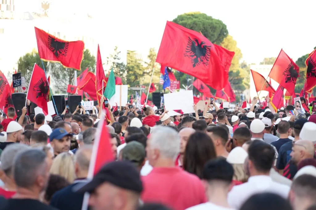I quajti “hordhi pushtuese”, retorika e Ramës kundër shqiptarëve të rajonit kritikohet si përçarëse