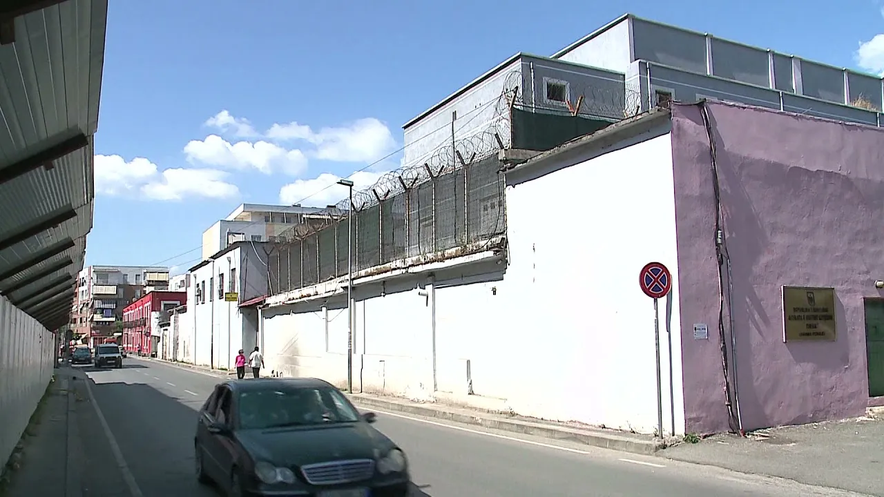 Vdesin dy efektivë policie në burgun “313”