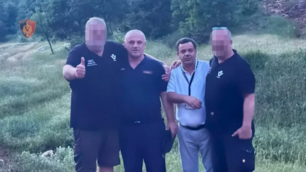 Pas 15 orësh/ Gjenden dy turistët që humbën në malet e Polisit
