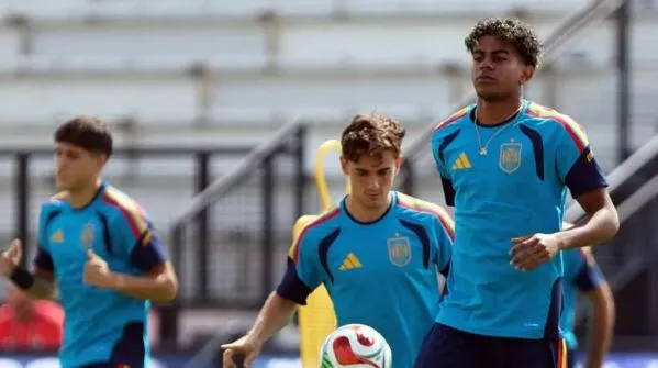 Yamal sfidon Ronaldon dhe Messin