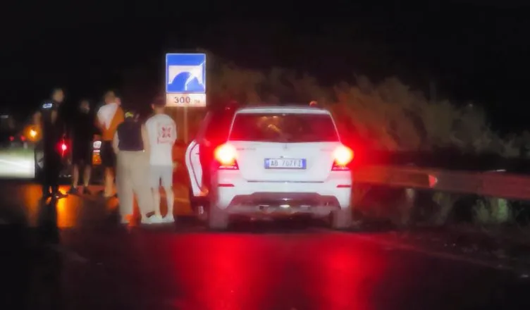 I riu përplaset nga dy makina njëra pas tjetrës në aksin Lushnje Tiranë  humb jetën në vend