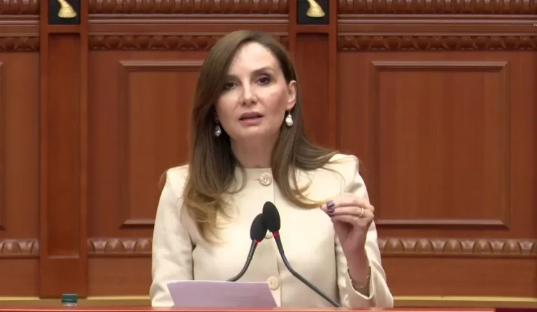 “Shqipëria u derdh në bulevard, shkak arroganca e qeverisë”/ Tabaku: Loja për Ramën ka mbaruar!