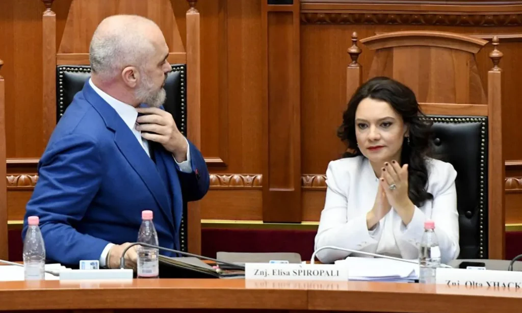“Gjumi është prishur”!Zvërneci, Spiropali thumbon Ramën: Kollaj t’u sillesh protestave rrotull me fjalë boshe