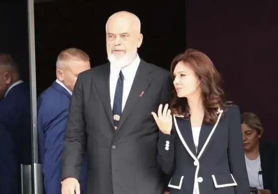 “Fletë-rrufe, sulm banal”, Spiropali mesazh Ramës: Gurët përmbi mua s’më frigojnë!