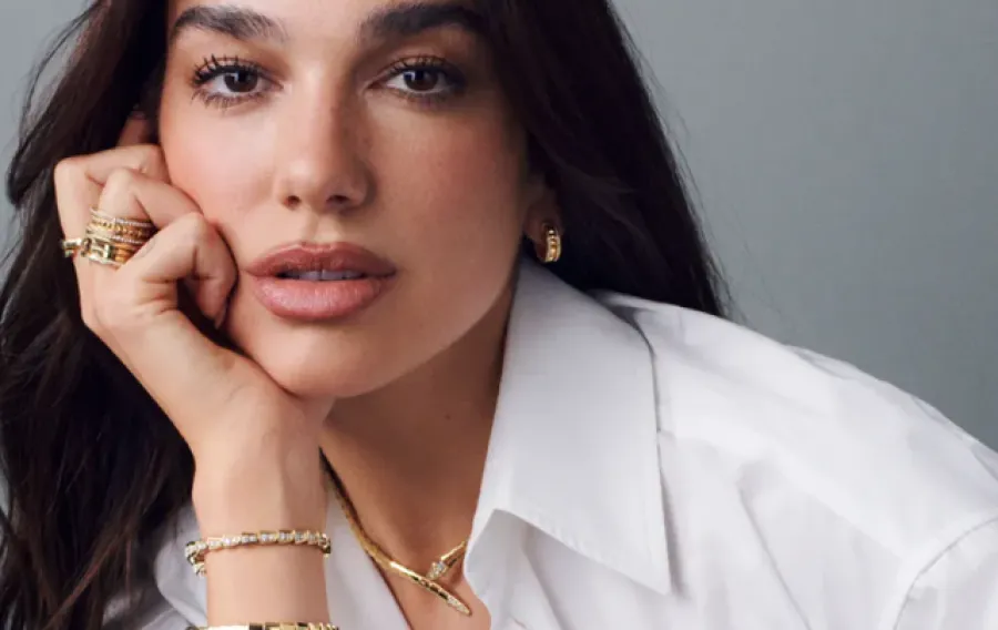 “Tani po ha për dy”, Dua Lipa është në pritje të ëmbël?