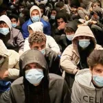 Si u rrëmbyen mbi 300 migrantë që po shkonin në Mbretërinë e Bashkuar dhe u kërcënuan me heqje të veshkave