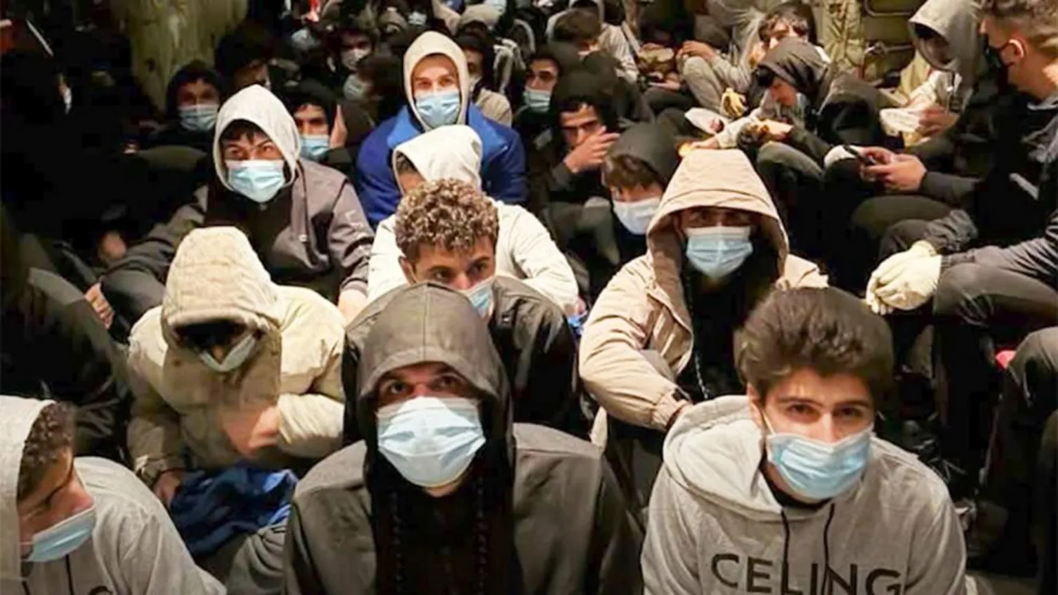Si u rrëmbyen mbi 300 migrantë që po shkonin në Mbretërinë e Bashkuar dhe u kërcënuan me heqje të veshkave