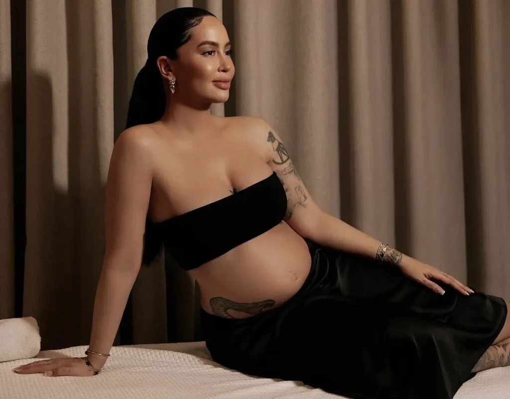 Nënë për herë të dytë, Dafina Zeqiri zbulon gjininë e foshnjes
