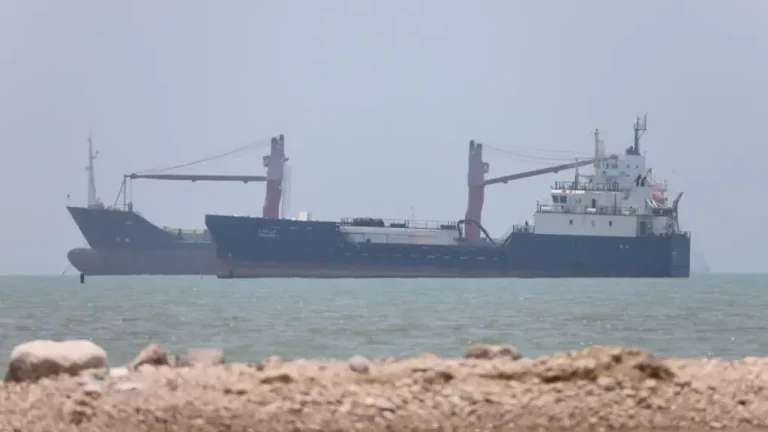 Irani mbyll Ngushticën e Hormuzit, akuzon SHBA-në dhe Izraelin për shkelje të marrëveshjes së armëpushimit