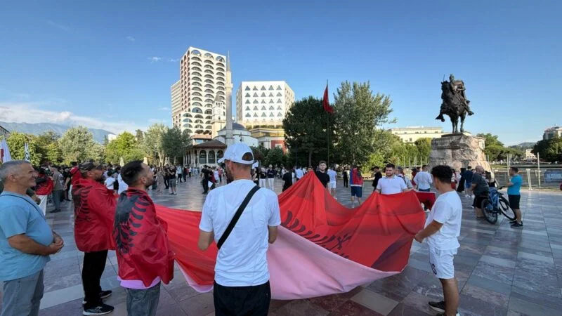 Dita e dhjetë e protestës, qytetarët nisin marshimin drejt Kryeministrisë