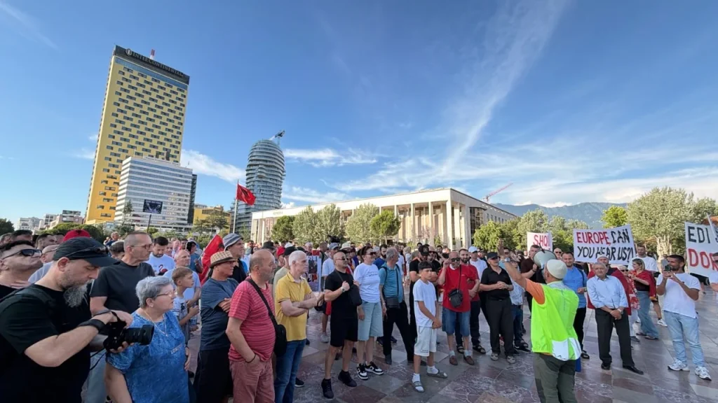 Nis protesta në Tiranë, nga nesër ndryshon orari i grumbullimit