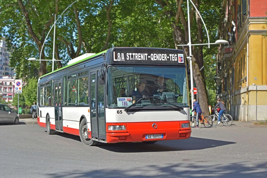 Ministria e Financave: Transporti urban nuk do të pranojë pagesa me kartë