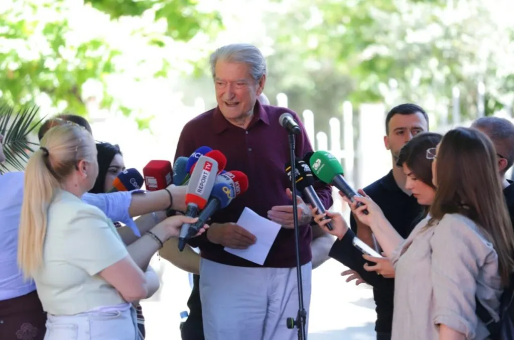 Berisha flet për përplasjen e Koçekut me Bajrat: Rama funksionon vetëm me ligjin e mafies!