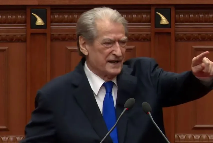 “Rama, antimiting në Vlorë, kundër qytetarëve”- Berisha përplaset me Ballën për Zvërnecin në Kuvend