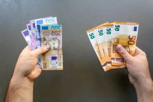 Kursi i Euros me Lekun bie përsëri, po shkon drejt pragut të 95 lekëve