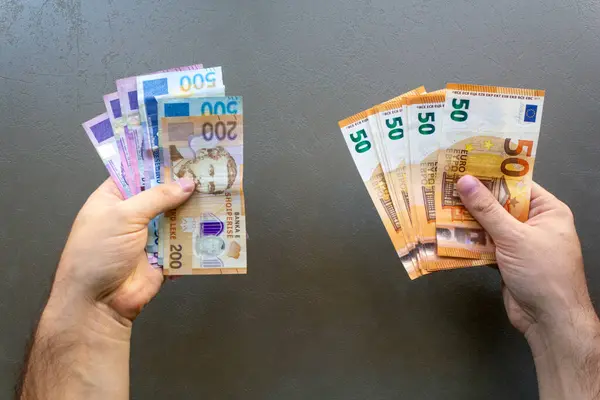 Kursi i Euros me Lekun bie përsëri, po shkon drejt pragut të 95 lekëve