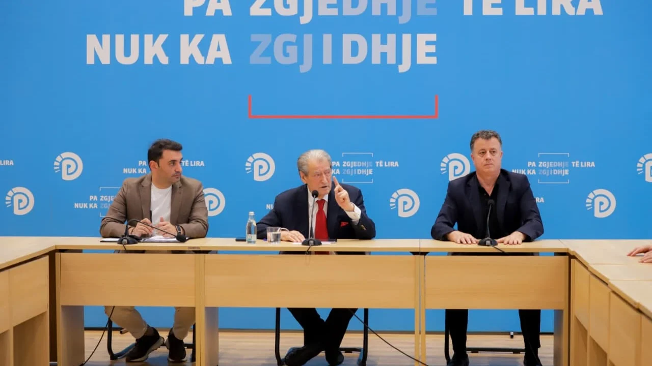 Berisha mesazh demokratëve: Dilni në protestë