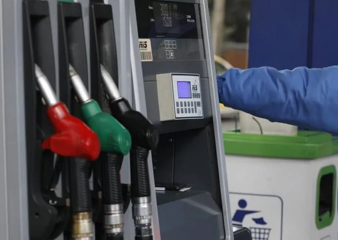 Rritet sërish nafta, ulet me 1 lekë benzina