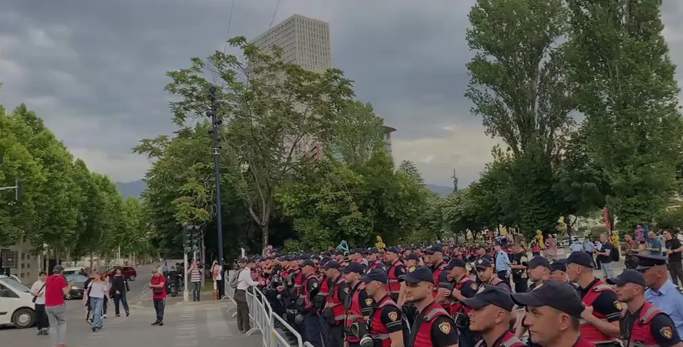 Shqipëri-Luksemburg, ndalohet qarkullimi në bulevard. Ku do të protestojnë qytetarët?