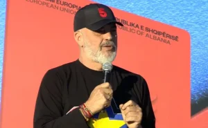 Skandali me SMS/ Administrata detyrohet me urdhër të mbushë mitingun e Edi Ramës sot në Tiranë