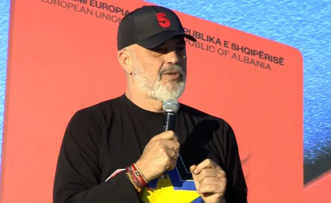 Skandali me SMS/ Administrata detyrohet me urdhër të mbushë mitingun e Edi Ramës sot në Tiranë