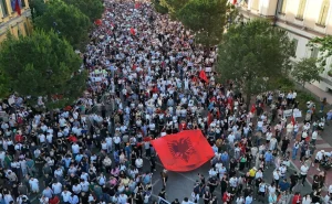 Protesta e 35-të kundër qeverisë, diaspora iu bashkohet qytetarëve në Tiranë