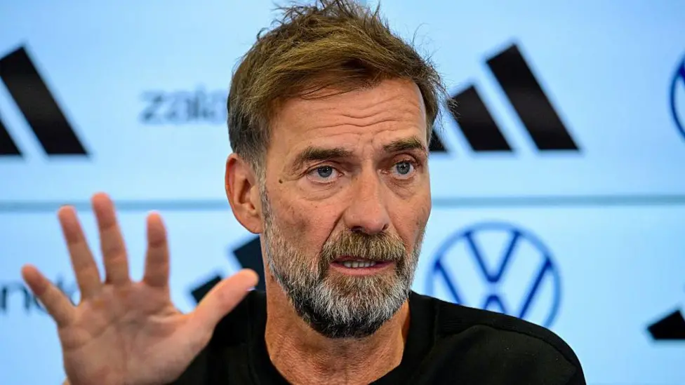 Klopp e nis “mbretërimin” e Gjermanisë duke kërcënuar se do të largohet