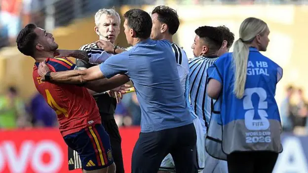 Përleshja në fushë pasi Spanja fitoi Kupën e Botës, FIFA nis hetimet ndaj Argjentinës