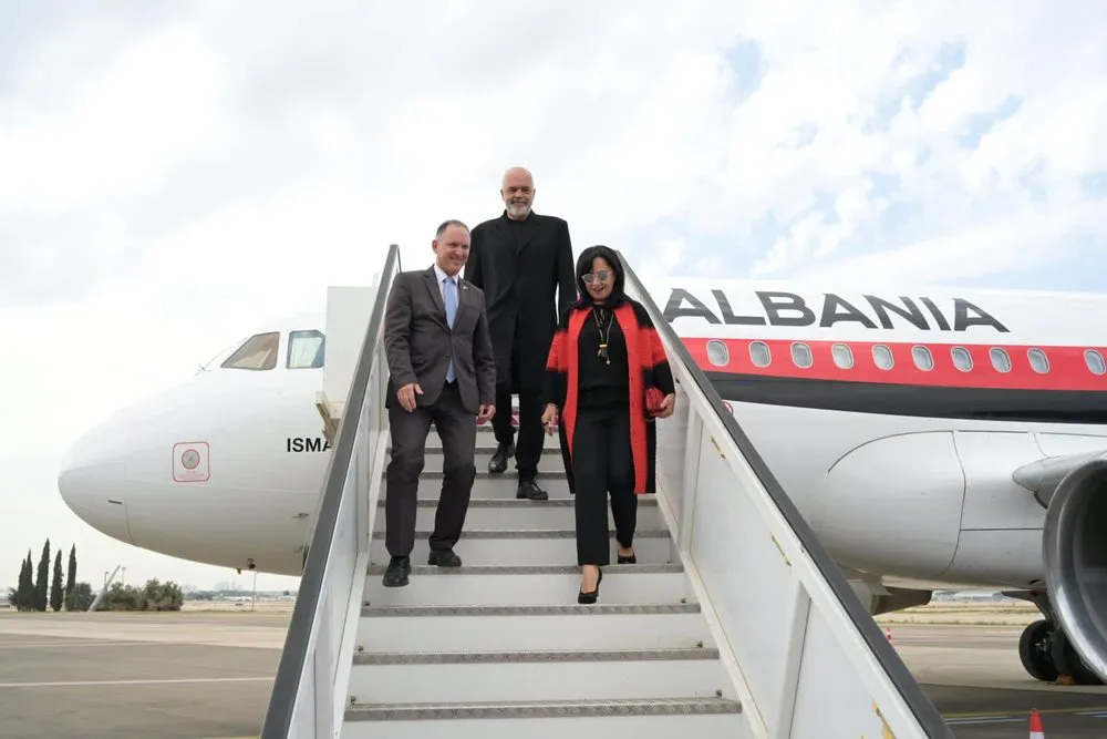 Akuzat e rënda të eurodeputetit për Ramën e familjen e tijdhe e vërteta e transfertave të parave me avionin “Ismaili”