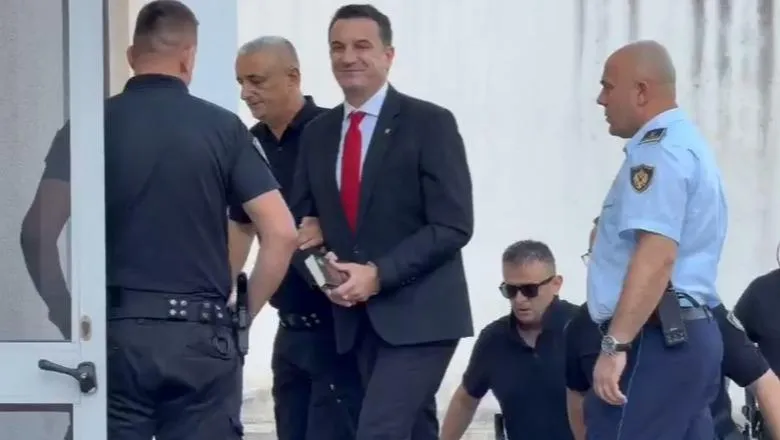 Padia ndaj prokurorit Ols Dado, Veliaj në gjyq: Veshi uniformën e shtetit dhe më rrëmbeu nga zyra