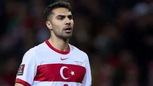 Roma e priste për rinovim, mesfushori e “tradhton” në moment të fundit. Firmos me Juventusin